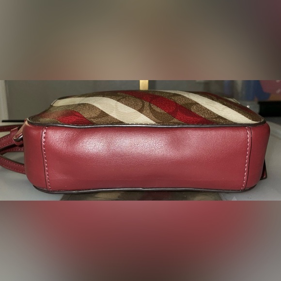 COACH SIGNATURE C BURGUNDY CANVAS MINI CAMERA BAG CROSSBODY HANDBAG PURSE $298 - Picture 12 of 16